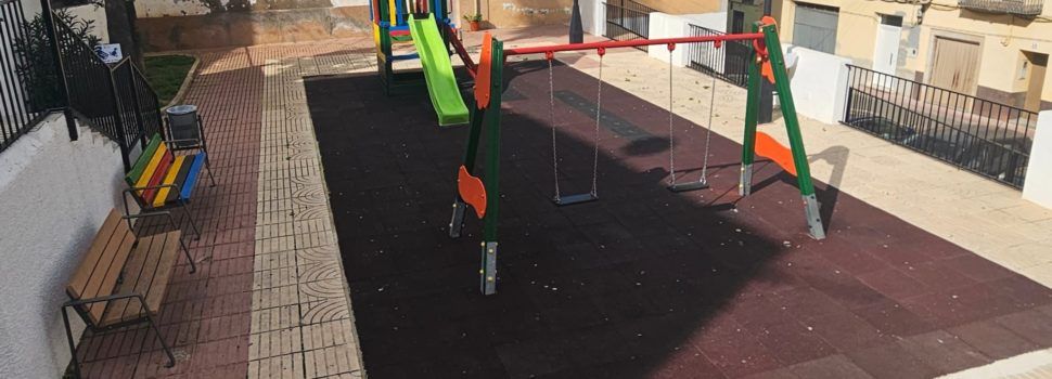 L’Ajuntament de Càlig renova el parc infantil de la plaça Blasco Ibáñez