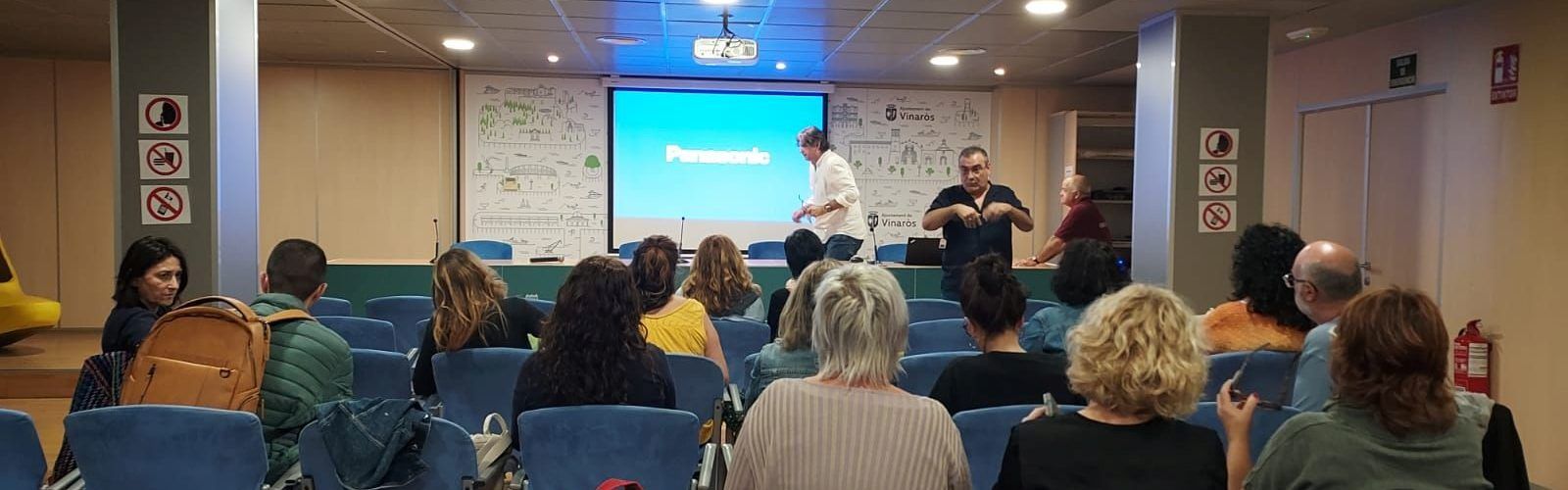 Els professionals de l’Atenció Primària i Específica reben formació sobre del nou model de serveis socials