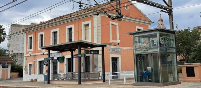 L’Ajuntament d’Alcalà-Alcossebre convoca ajudes econòmiques per a desplaçaments amb tren i autobús dels estudiants