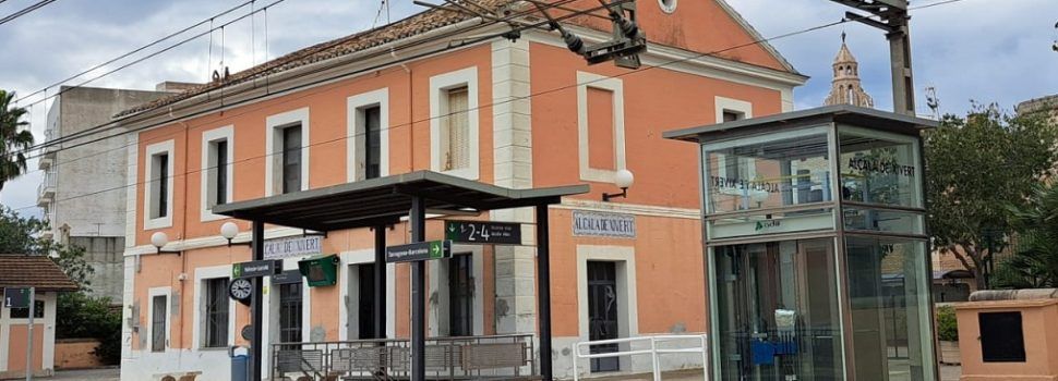 L’Ajuntament d’Alcalà-Alcossebre convoca ajudes econòmiques per a desplaçaments amb tren i autobús dels estudiants 