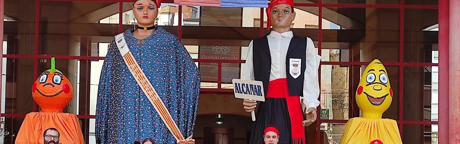 Geganters de Vinaròs trauen a Alcanar el seus gegants