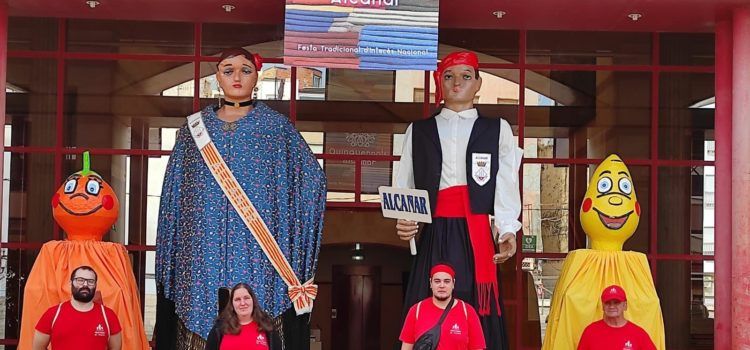 Geganters de Vinaròs trauen a Alcanar el seus gegants