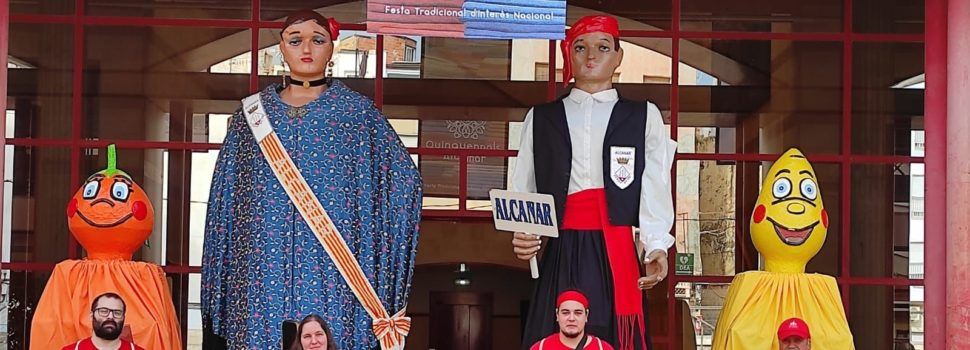 Geganters de Vinaròs trauen a Alcanar el seus gegants