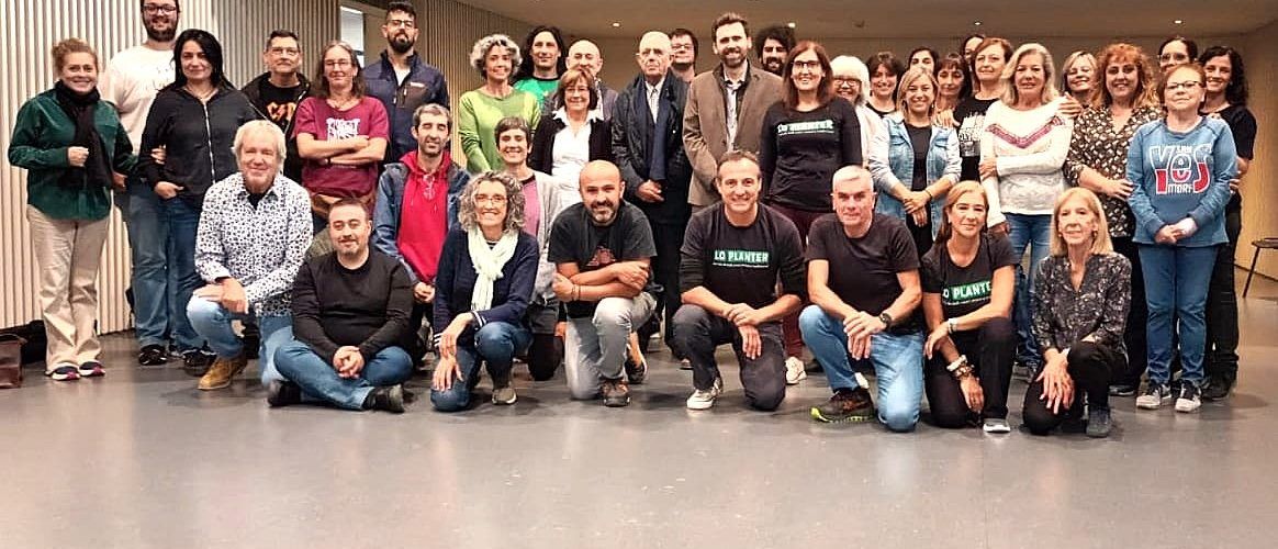 Cantar, tocar i ballar per escampar i dignificar el folklore de l’Ebre