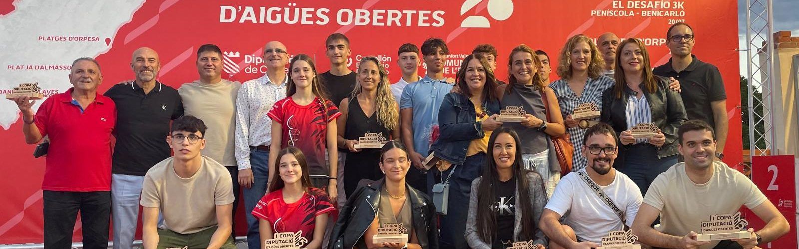 El C.N. Vinaròs arreplega el trofeu guanyador de la Copa Diputació d’Aigües Obertes