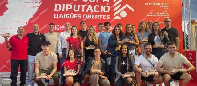 El C.N. Vinaròs arreplega el trofeu guanyador de la Copa Diputació d’Aigües Obertes