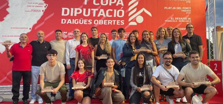 El C.N. Vinaròs arreplega el trofeu guanyador de la Copa Diputació d’Aigües Obertes