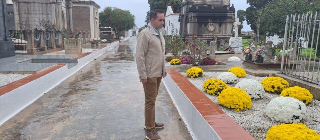 L’Ajuntament adequa el cementeri municipal amb motiu de la celebració de Tots Sants