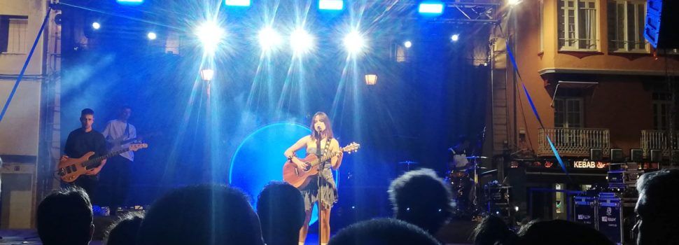 La cantautora vinarossenca Esther porta la seua música al 9 d’octubre benicarlando