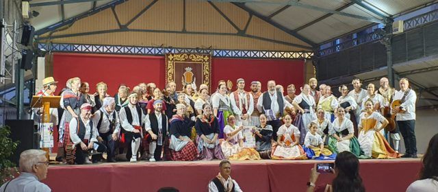 Les Camaraes de Vinaròs tornen la visita a l’Agrupació Folklòrica de Moncada