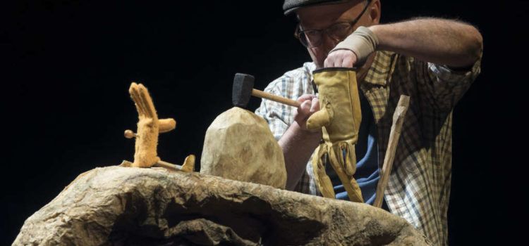 Tian Gombau mostra el seu teatre visual i d’objectes a Amposta amb “Mon pare cremava pedres”