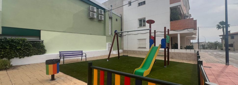 Finalitzen les obres del nou parc infantil a l’avinguda de la Constitució de Càlig