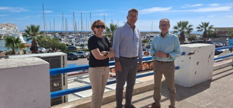 Vicente Martínez Mus garantiza que la futura concesión del puerto de Alcossebre implicará el acondicionamiento del paseo marítimo