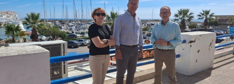 Vicente Martínez Mus garantiza que la futura concesión del puerto de Alcossebre implicará el acondicionamiento del paseo marítimo