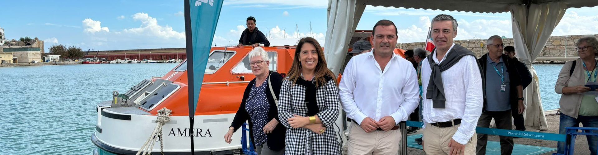 El creuer AMERA, amb 727 passatgers, arriba a Peníscola