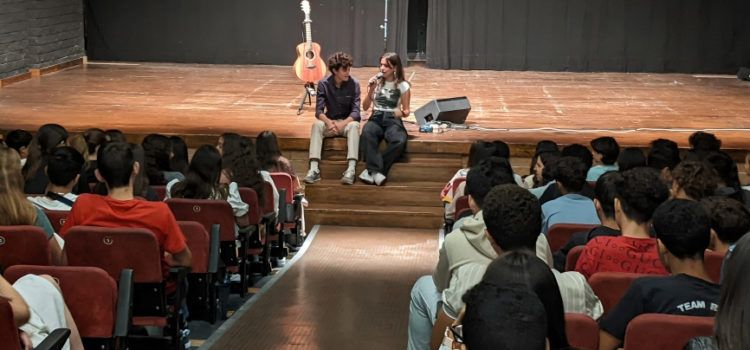 Xarrada-concert de la cantautora vinarossenca Esther per a alumnes de secundària benicarlandos