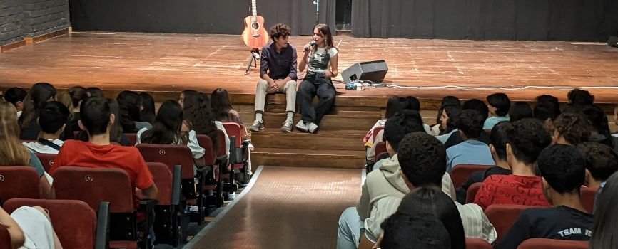 Xarrada-concert de la cantautora vinarossenca Esther per a alumnes de secundària benicarlandos