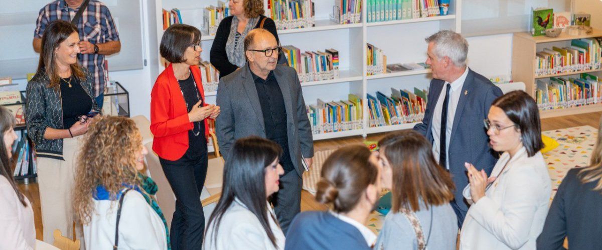 Més de 200 persones participen en la reobertura de la Biblioteca Comarcal Sebastià Juan Arbó