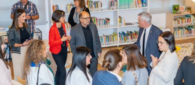 Més de 200 persones participen en la reobertura de la Biblioteca Comarcal Sebastià Juan Arbó