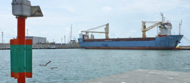 Surt de nou a subhasta el vaixell Caribana Express atracat al port de Vinaròs