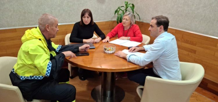 Efectius de la Policia Local es traslladen amb un dron fins a Aldaia
