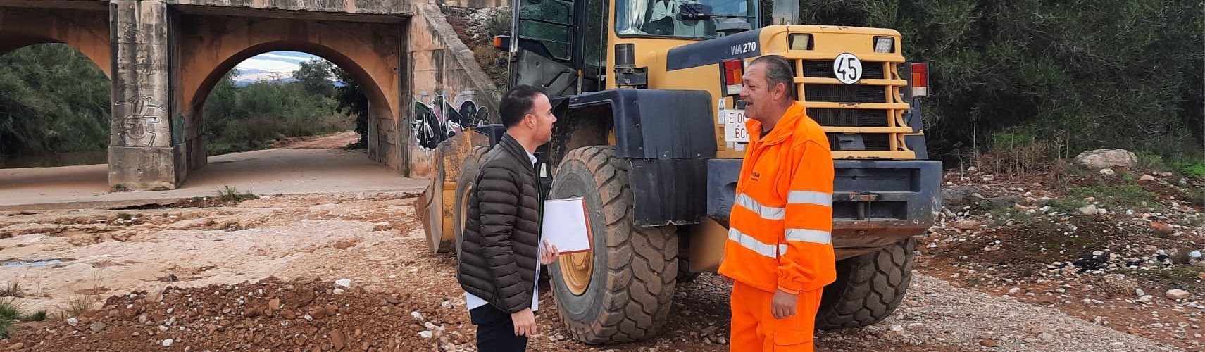 El Consorci Provincial de Bombers repara a Vinaròs camins afectats per la DANA