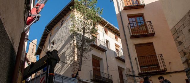 Morella planta l’arbre de Nadal a l’espera d’encendre les llums el 5 de desembre