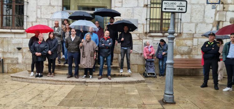 Cinc minuts de silenci per les víctimes de la DANA