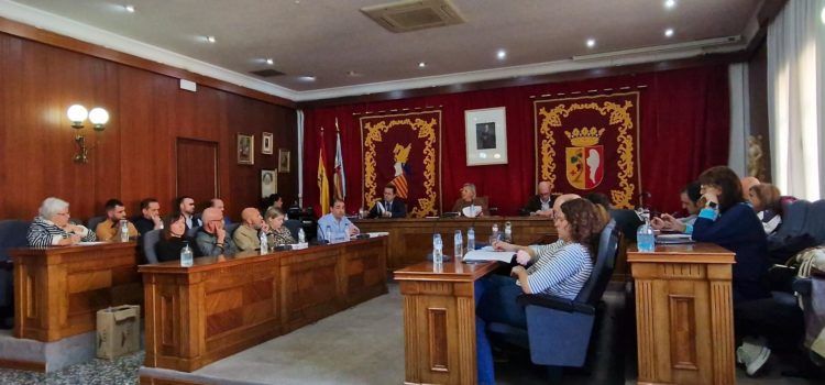 El ple de Vinaròs aprova una operació de préstec per financiar inversions i una declaració en suport de les víctimes de la DANA