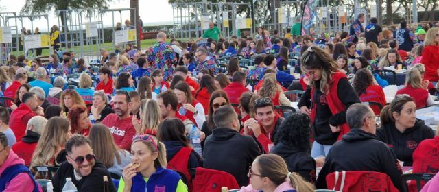 Vora 3.500 comparsers “precuinen” el Carnaval 2025 amb el dia de les paelles
