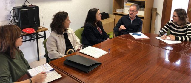 Reunió a l’Ajuntament d’Alcalà de Xivert per tractar millores en equipament i personal al centre de salut d’Alcalà