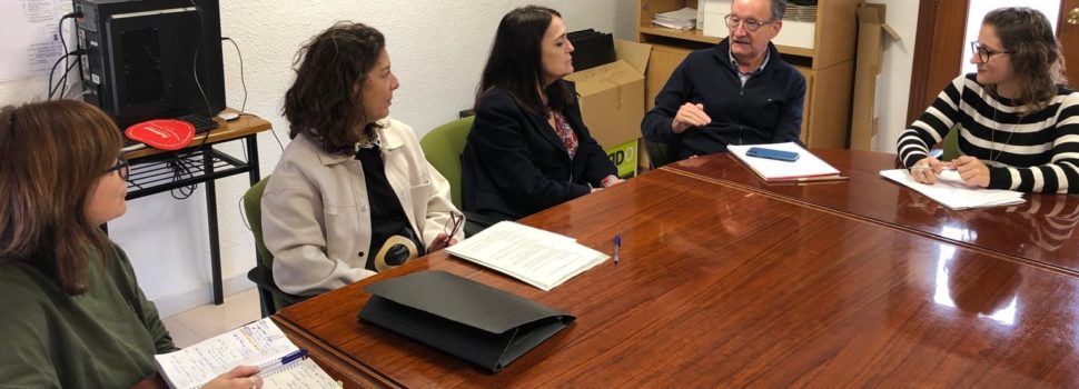Reunió a l’Ajuntament d’Alcalà de Xivert per tractar millores en equipament i personal al centre de salut d’Alcalà