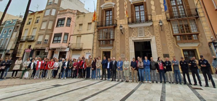 Cinc minuts de silenci a Benicarló