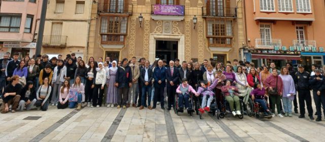 Benicarló manifesta el seu rebuig i condemna la violència masclista pel 25N