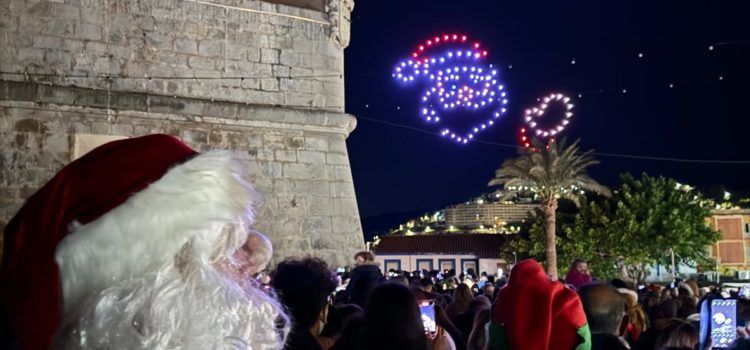 Quasi dos milions de micro-leds ompliran de llum el nucli antic de Peníscola des de demà i per Nadal