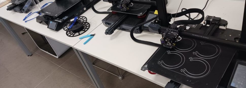 FabLab Baix Maestrat elabora en 3D material per a ajudar València