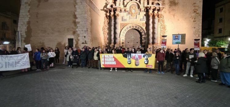 Concentració a Vinaròs en contra de la gestió de la DANA