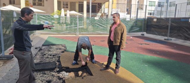 Obres i Serveis renova el parc infantil de la plaça de la Constitució