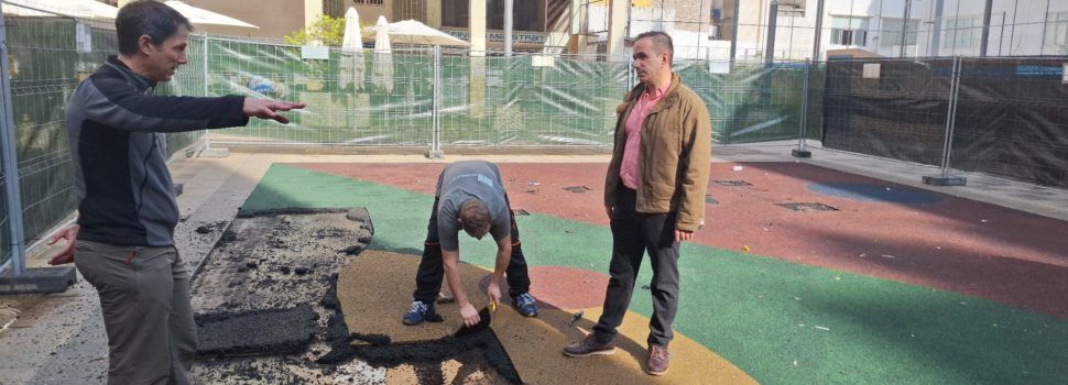 Obres i Serveis renova el parc infantil de la plaça de la Constitució