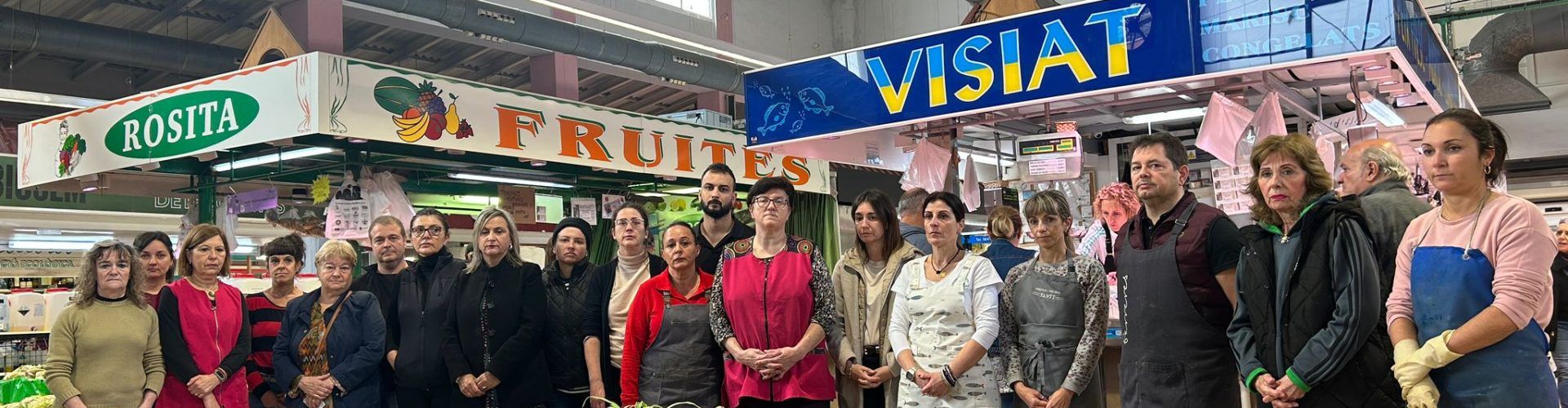 Minuto de silencio en el Mercado Central de Benicarló por las víctimas de la DANA