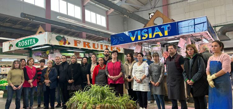 Minuto de silencio en el Mercado Central de Benicarló por las víctimas de la DANA