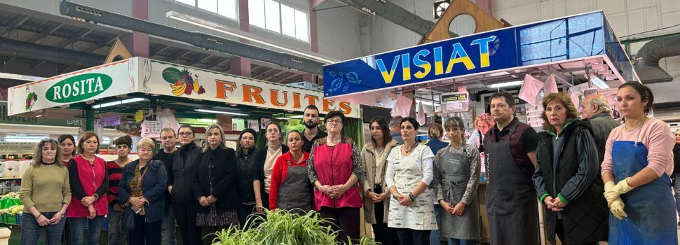 Minuto de silencio en el Mercado Central de Benicarló por las víctimas de la DANA