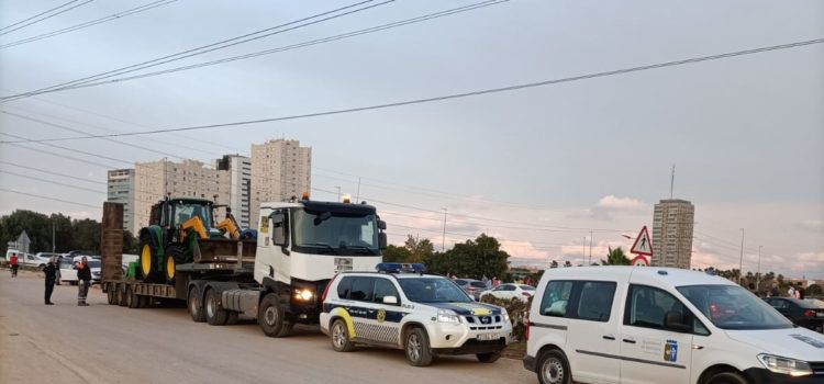 Benicarló envia un equip de voluntaris a Catarroja per ajudar en les tasques de neteja després de la DANA