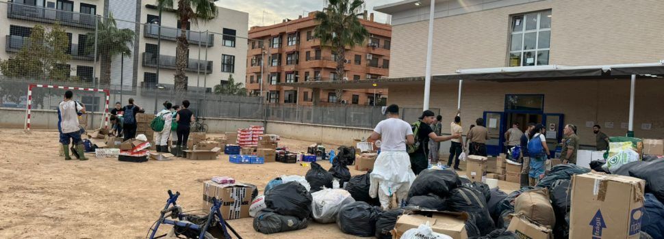 Una vintena de veïns d’Albocàsser es desplacen a Paiporta per a ajudar els afectats per la riuada