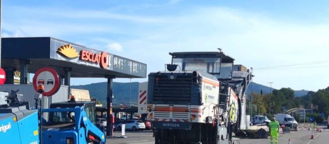 Treballs de pavimentació a la carretera TV-3319 Ulldecona-La Sénia