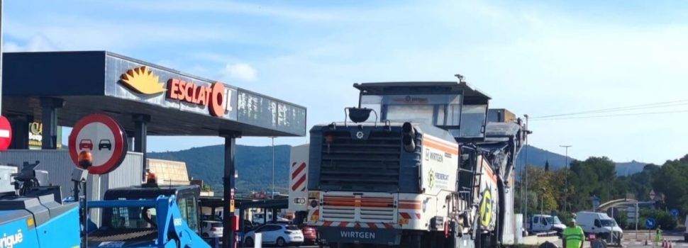Treballs de pavimentació a la carretera TV-3319 Ulldecona-La Sénia