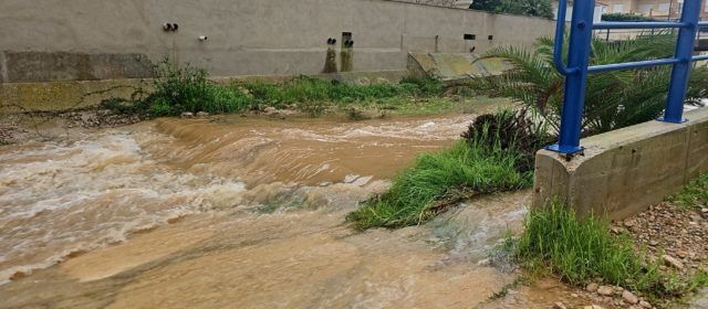 Els barrancs baixen a Vinaròs, després d’una nit de molta pluja