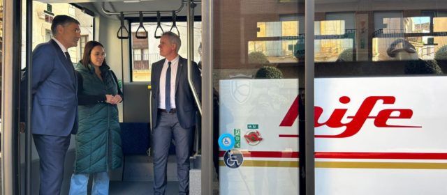 Amposta millora el servei de transport públic amb un nou autobús urbà més sostenible i accessible