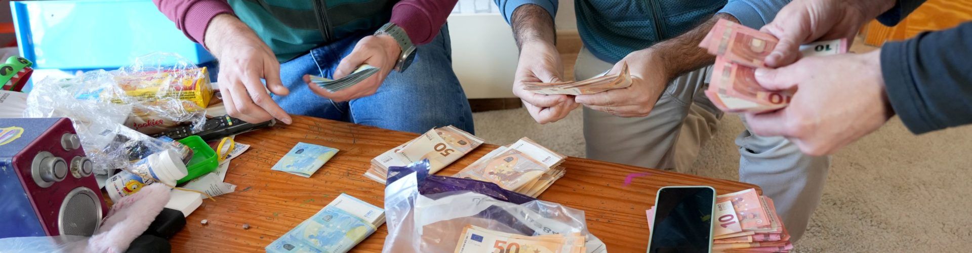Siete detenidos por el robo de cajeros automáticos mediante el uso de “camiones pluma” por toda la costa mediterránea