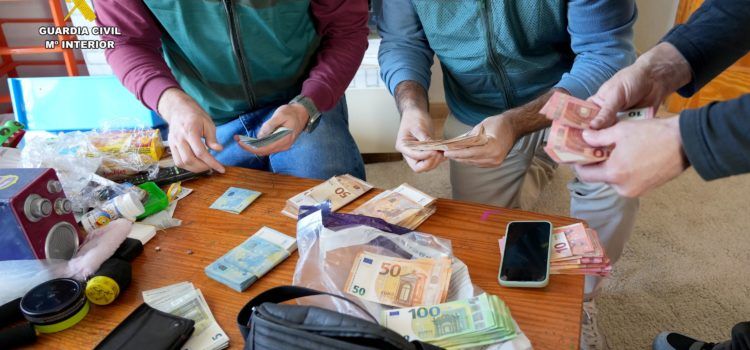Siete detenidos por el robo de cajeros automáticos mediante el uso de “camiones pluma” por toda la costa mediterránea